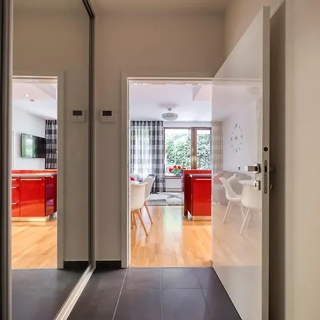Apartment With Garden In 6