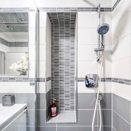 With Garden In 6 Apartman Prága