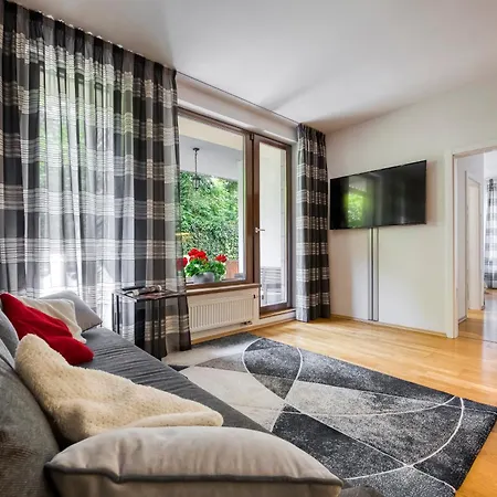Appartement With Garden In 6 Praag