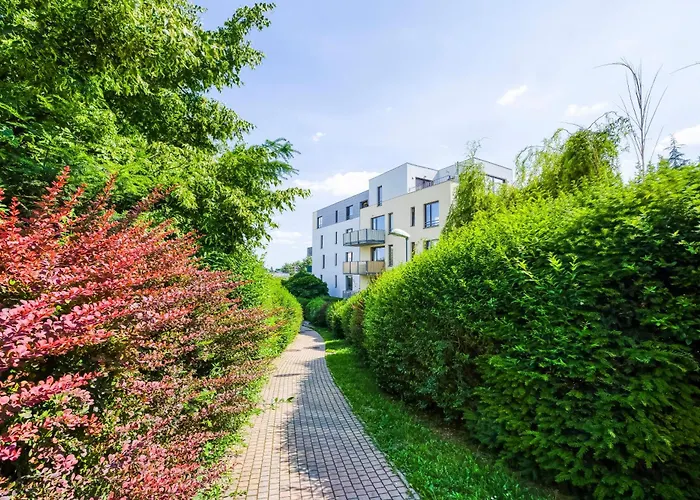 With Garden In 6 Daire Prag