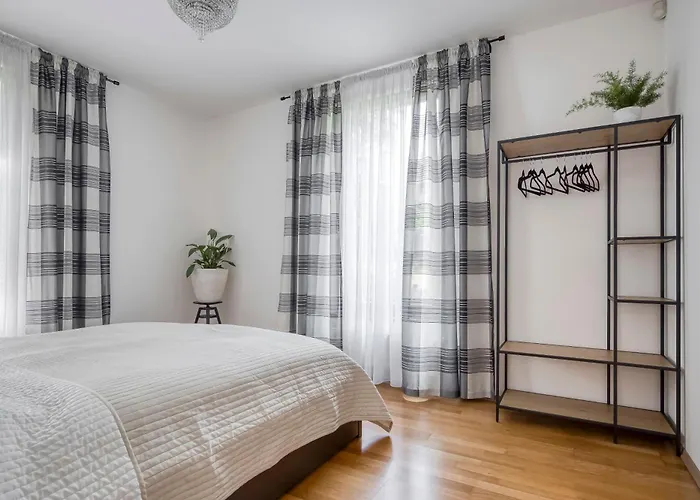 Appartement With Garden In 6