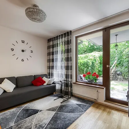 Daire With Garden In 6 Prag