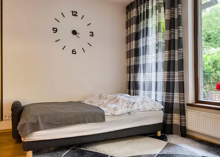 Apartment With Garden In 6